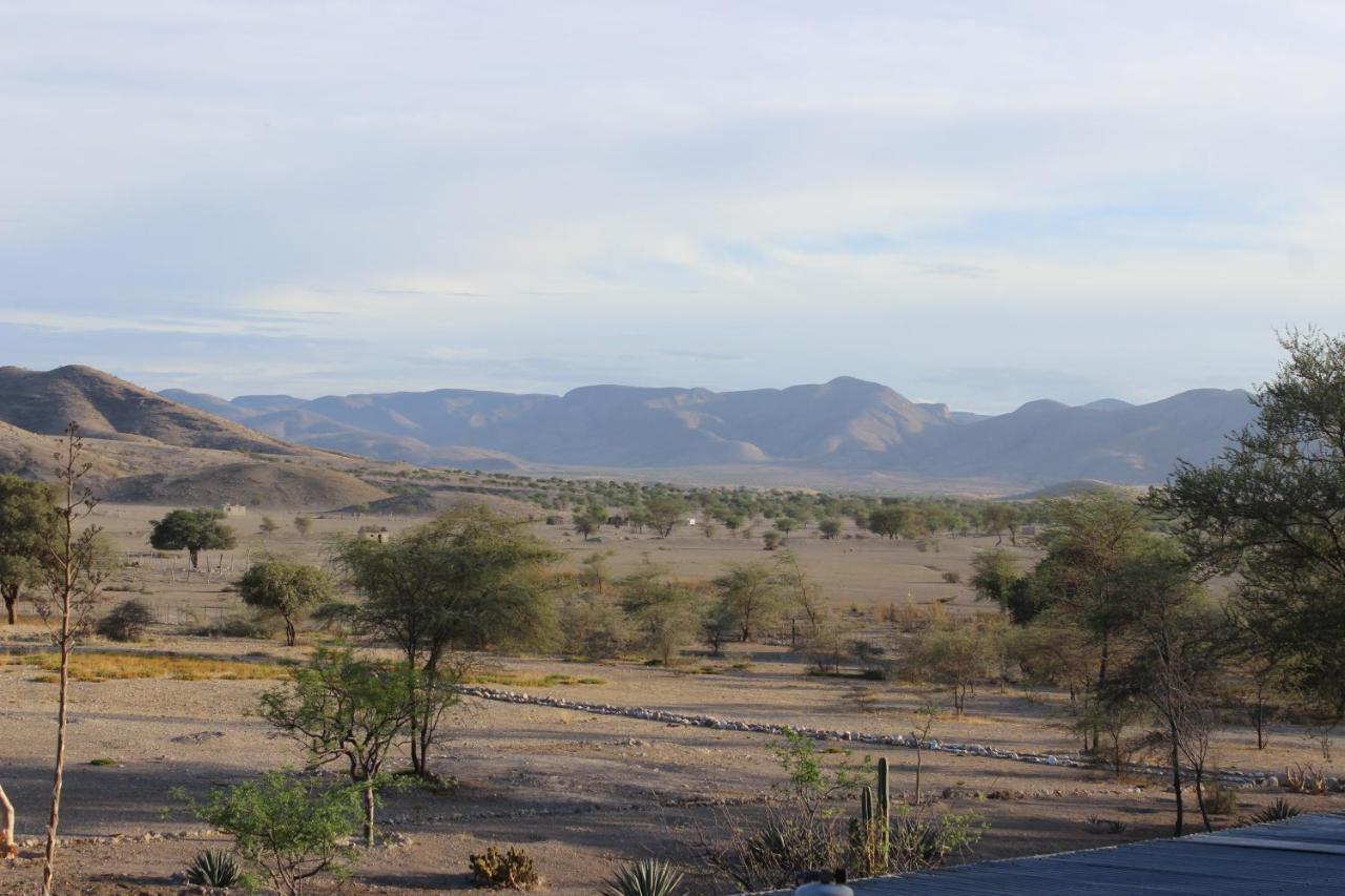 Fort Sesfontein Lodge & Safaris Ngoại thất bức ảnh