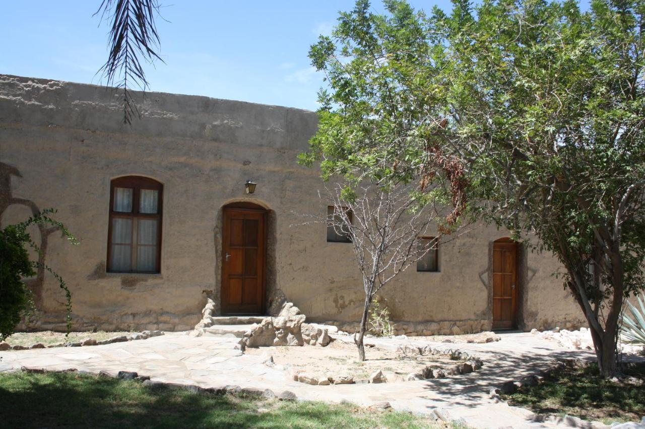 Fort Sesfontein Lodge & Safaris Ngoại thất bức ảnh