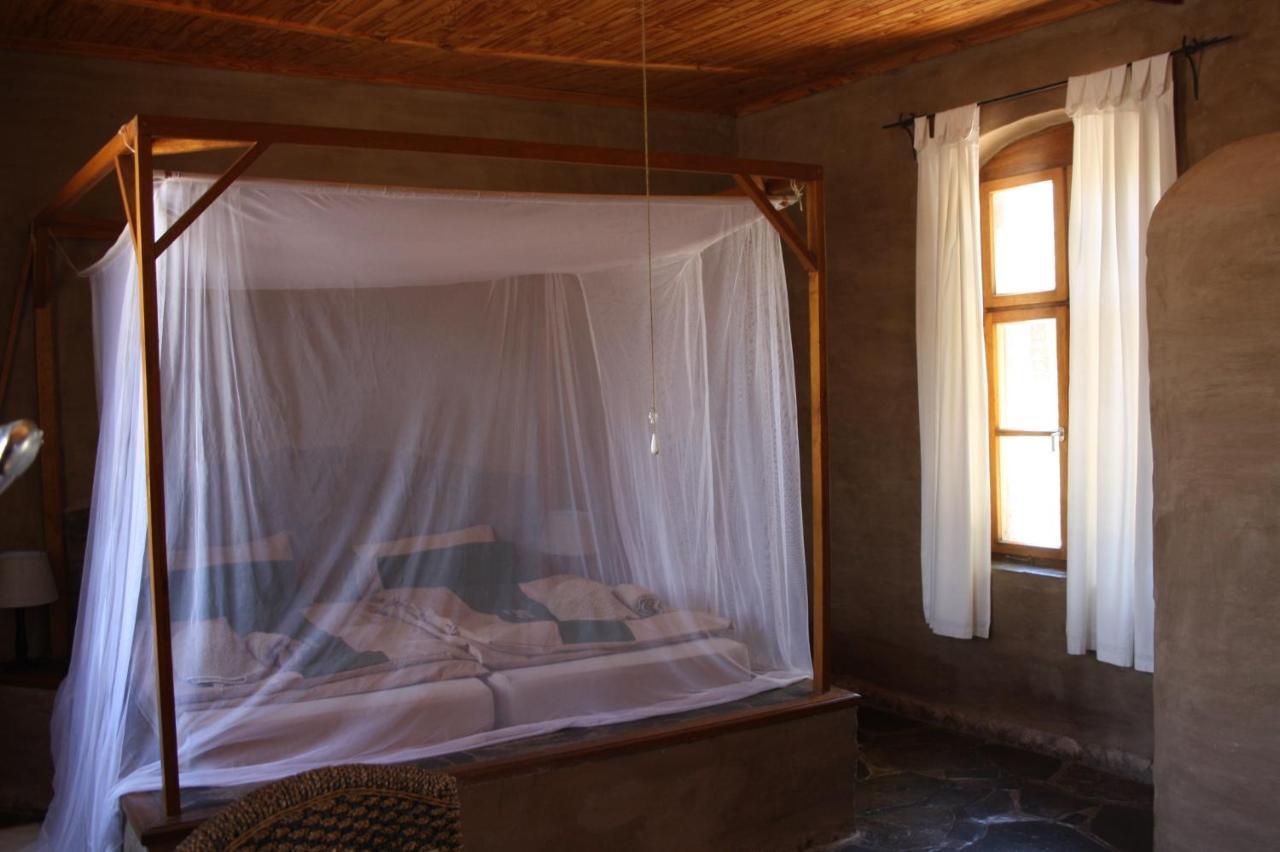 Fort Sesfontein Lodge & Safaris Ngoại thất bức ảnh