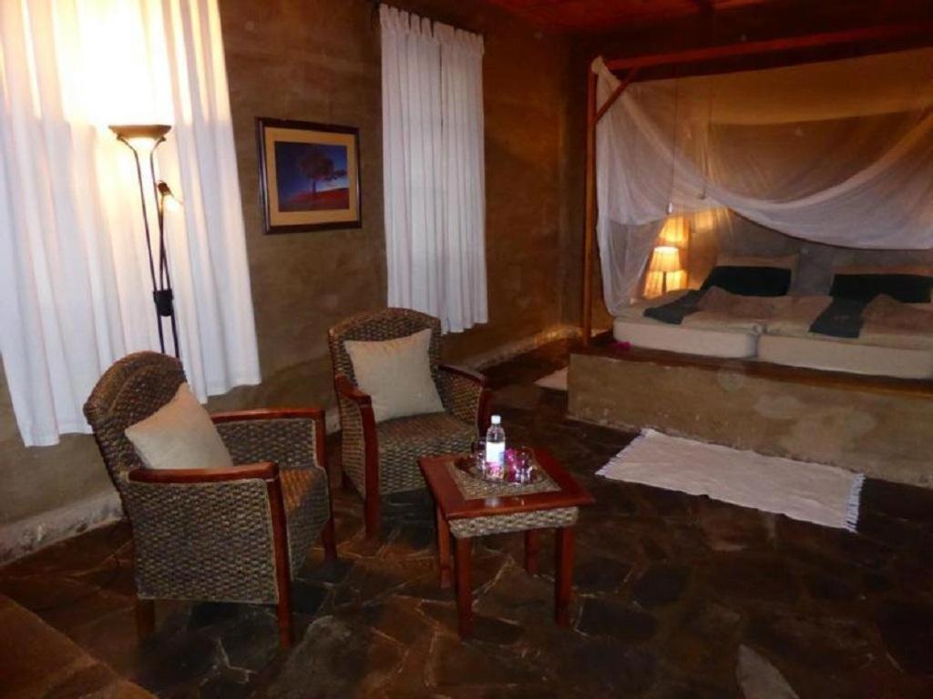 Fort Sesfontein Lodge & Safaris Ngoại thất bức ảnh