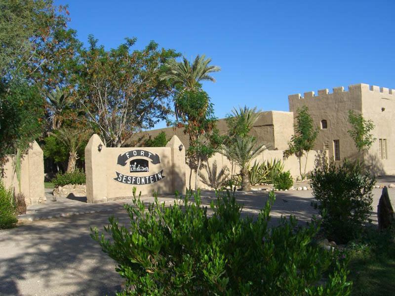 Fort Sesfontein Lodge & Safaris Ngoại thất bức ảnh
